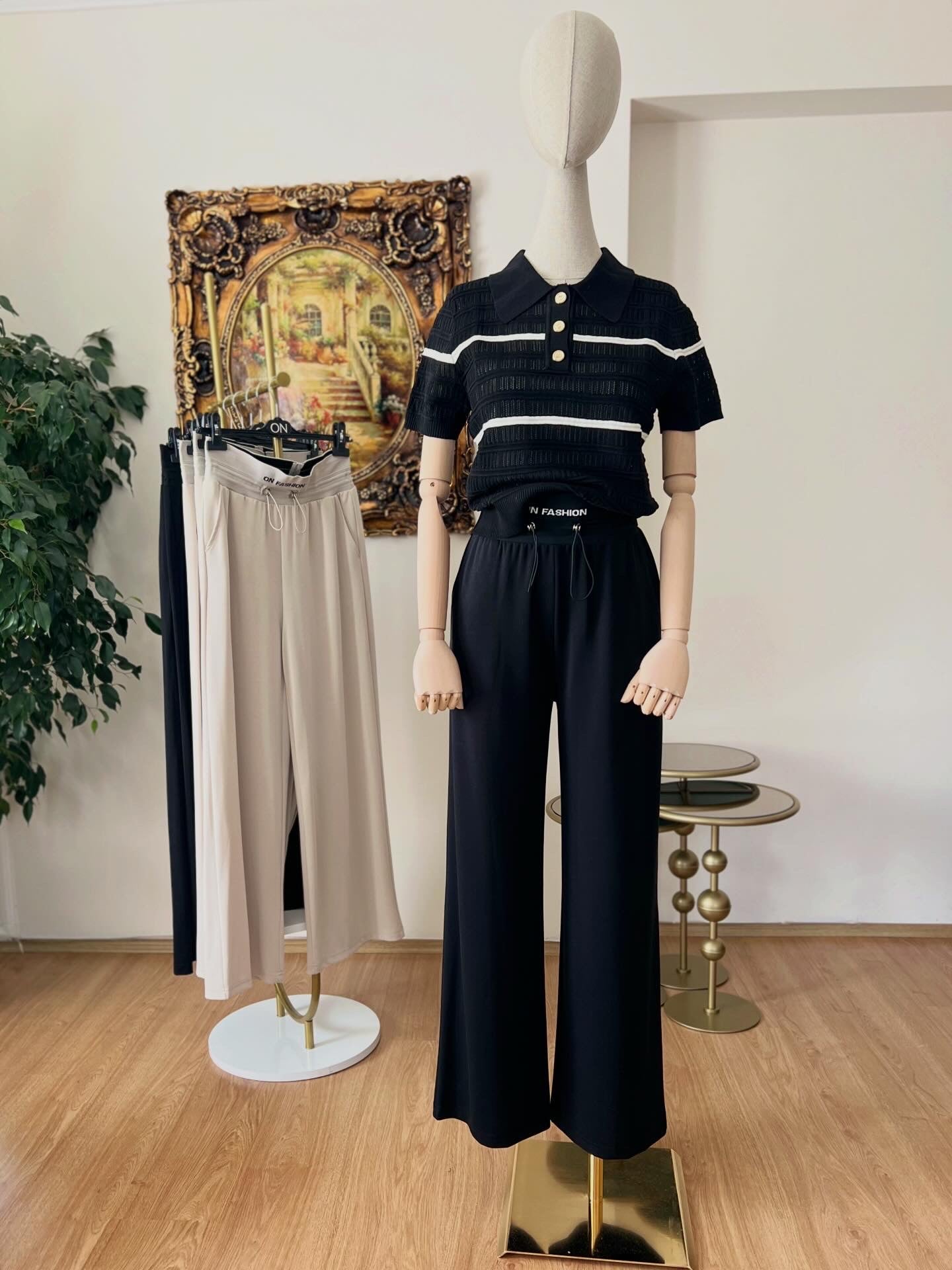 Beli Yazı Detaylı Geniş Paça Siyah Pantolon